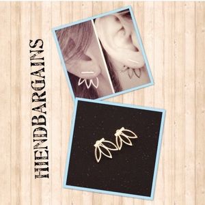 💕RESTOCKED Lotus flower ear crawlers earrings💕